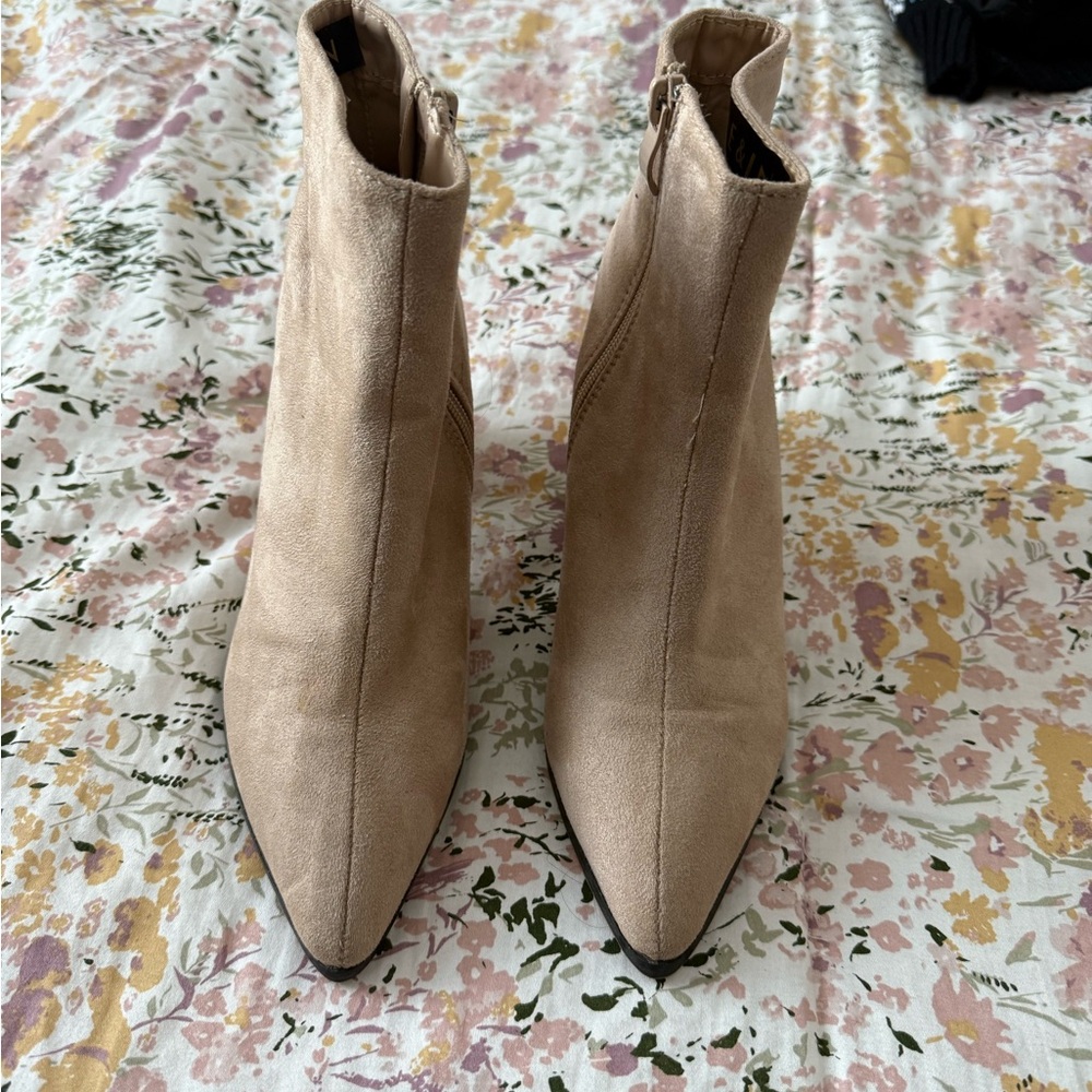 Elegant Tan Women's Ankle Boots